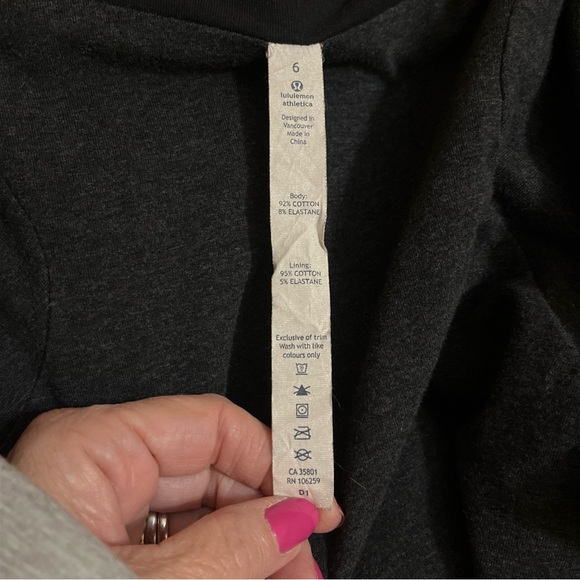 Lululemon Black and Gray Snap Button Wrap Jacket Women's size 6 - Picture 9 of 9